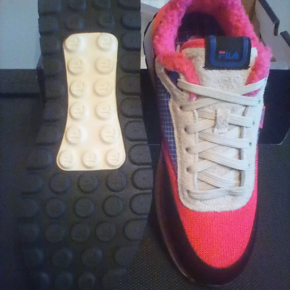 NWB FILA Reno Women's Shoes Size 9 with Sherpa Pink Purple Black